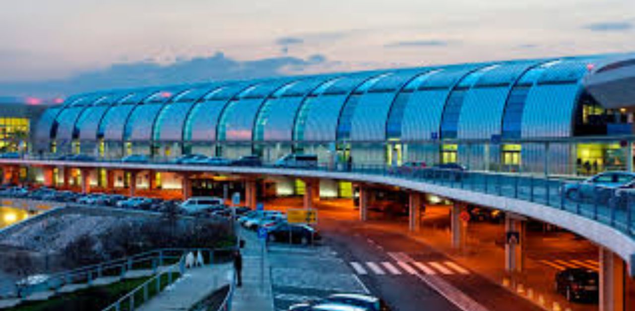 Oman Air BUD Terminal