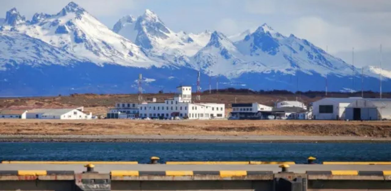 Aerolineas Argentinas Airlines USH Terminal - Ushuaia Airport