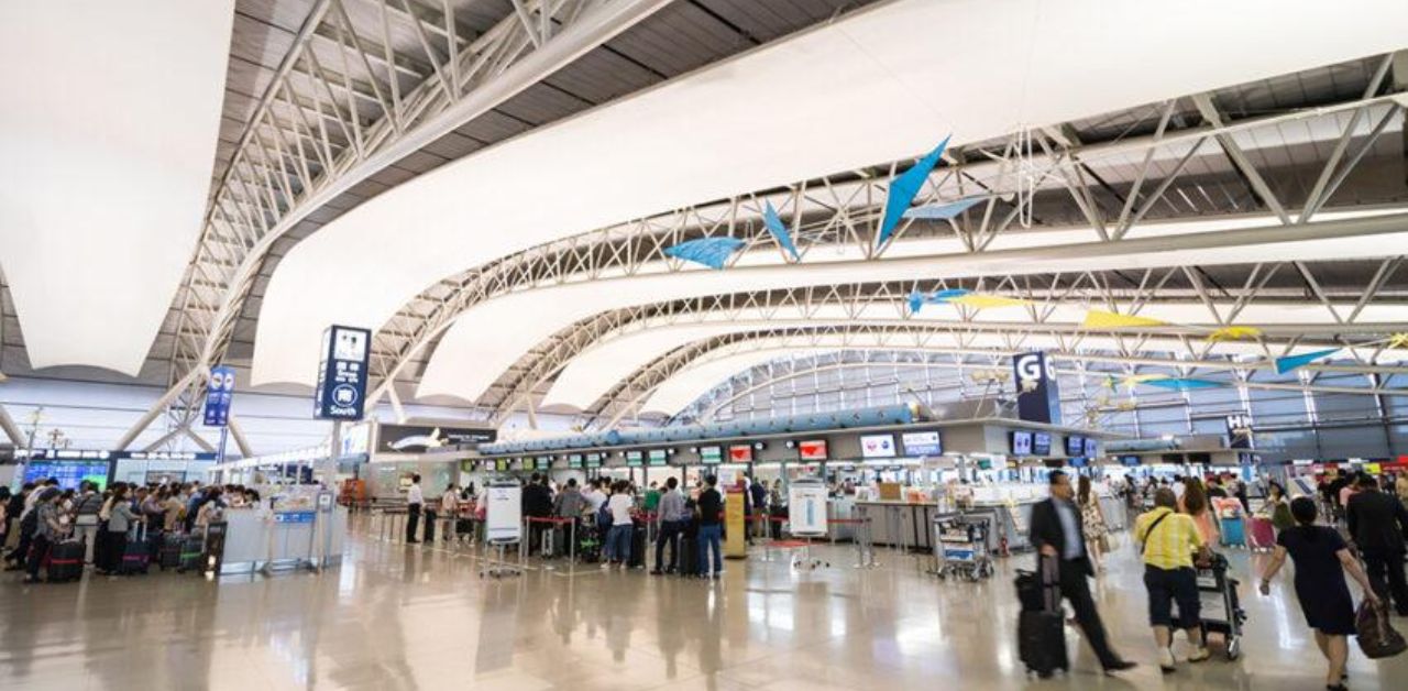 Starlux Airlines ITM Terminal – Osaka International Airport (1)